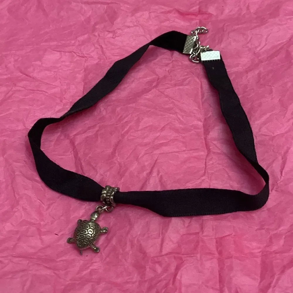 Tortoise choker necklace